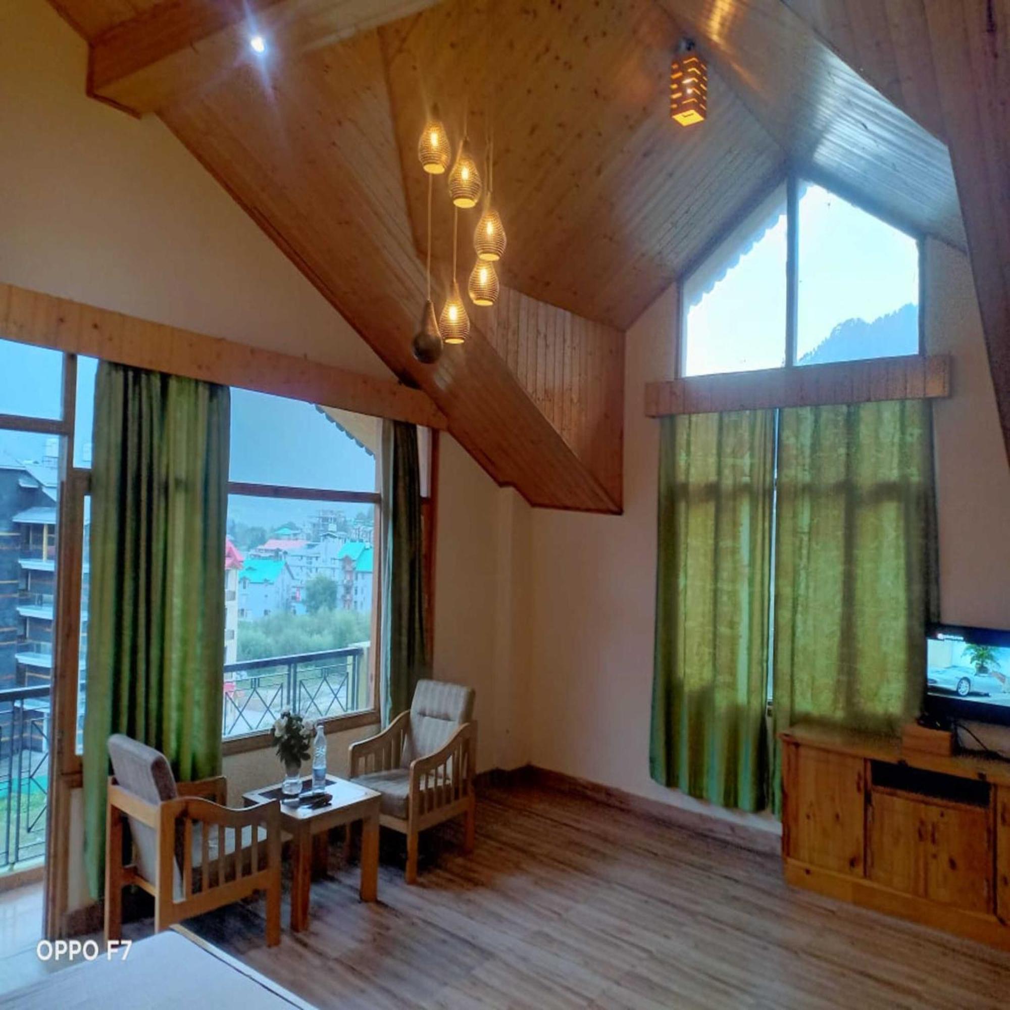 Hotel Jamla Inn Manāli Buitenkant foto