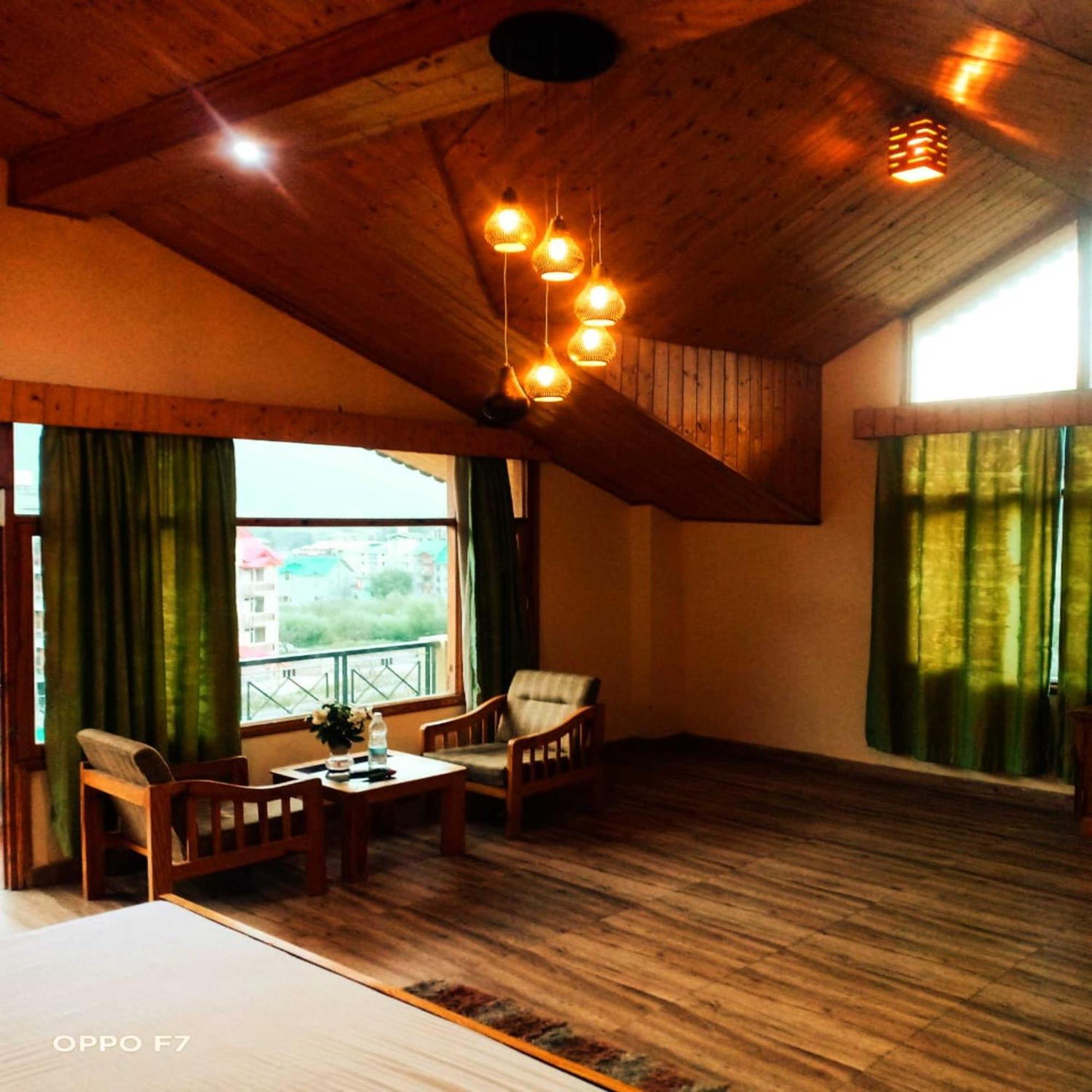 Hotel Jamla Inn Manāli Buitenkant foto